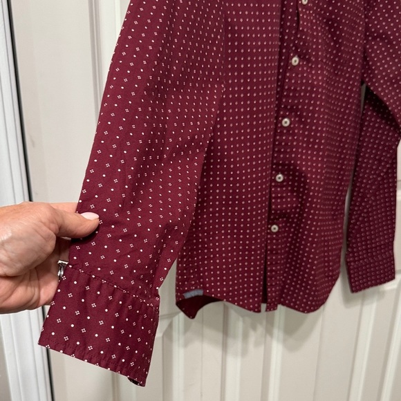 American Eagle Outfitters NWOT❤️ Burgundy Casual Button Down Shirt. - Picture 2 of 10
